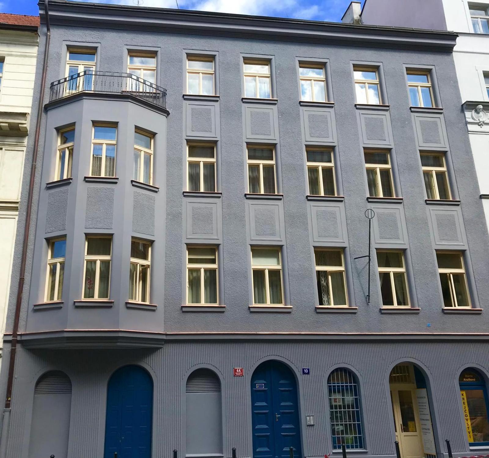 Vladislavova Luxury